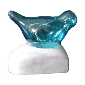 Лед врабче на камък