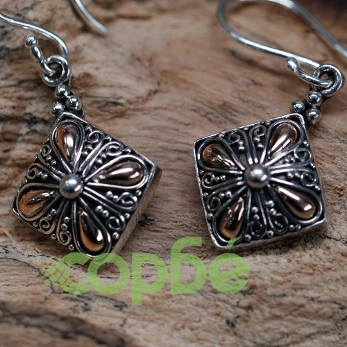 Silver and Gold Earring - Square Drop ➤ топ цена ➤ sorbe.bg