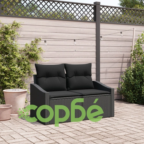 Градински диван с две места от полиротан в черно с възглавници, 123 x 62 x 69 см ➤ топ цена ➤ sorbe.bg