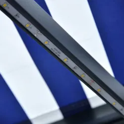 Ръчно прибиращ се сенник с LED, 450x300 см, синьо и бяло