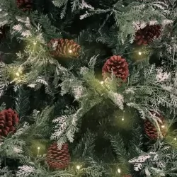 Коледна елха с LED и шишарки, зелено и бяло, 150 см, PVC и PE