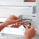 Leifheit Стенна поставка за кухненски ролки Parat Plus, бяла, 25723