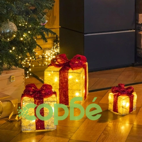 HI Коледни подаръци с червени панделки, 3 бр, LED осветление ➤ топ цена ➤ sorbe.bg