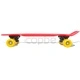 Ретро скейтборд с червена дъска и жълти колела