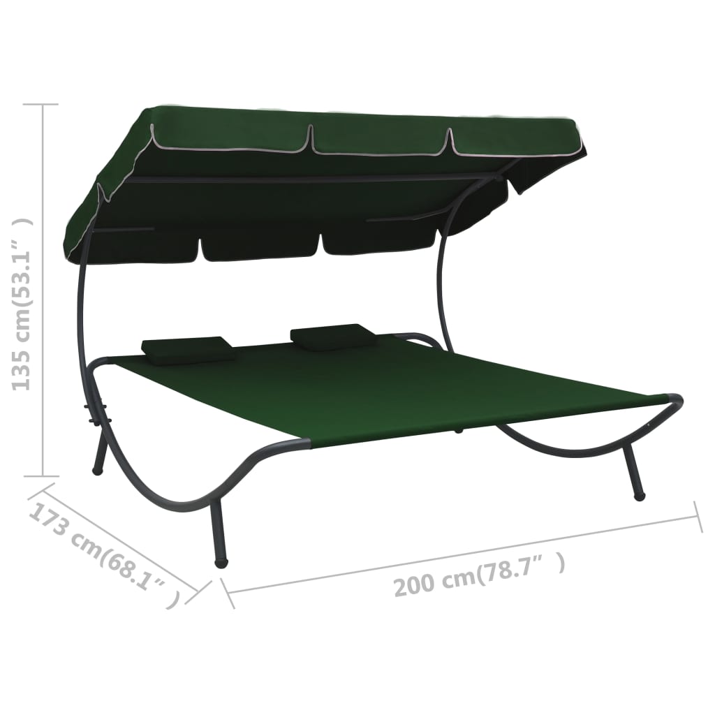 Лаундж легло на открито с навес и възглавници, зелено
