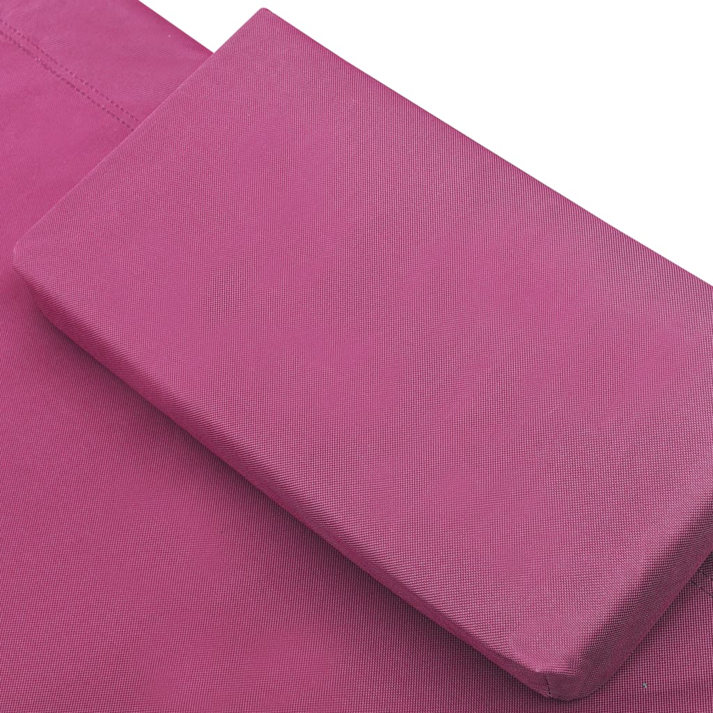 Лаундж легло на открито с навес и възглавници, розово